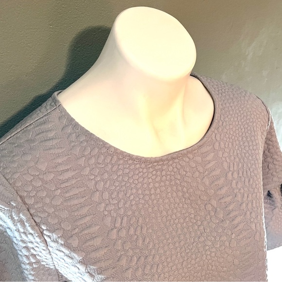 Women’s Guess embossed croc pattern cropped top in ice blue - Picture 2 of 8